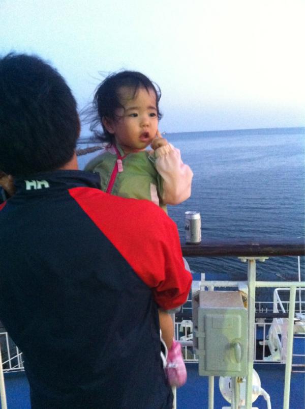 maemi47's tweet photo. 苫小牧港出発ー！いってきまーす！！ http://t.co/tplRIjNU
