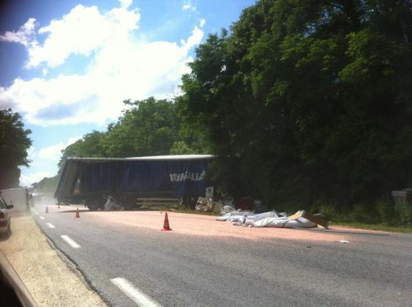 F3Lorraine's tweet image. #Accident #Meurthe&amp;amp;Moselle RT @yorodier: Camion dans le décor sur #D974 avant Thuilley-aux-groseilles Prudence @jcdrpro