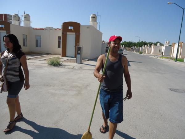 CasasBios's tweet photo. CasasBIOS Sábado brillante .. dejamos limpias nuestras calles.. http://t.co/RhgYYpOn