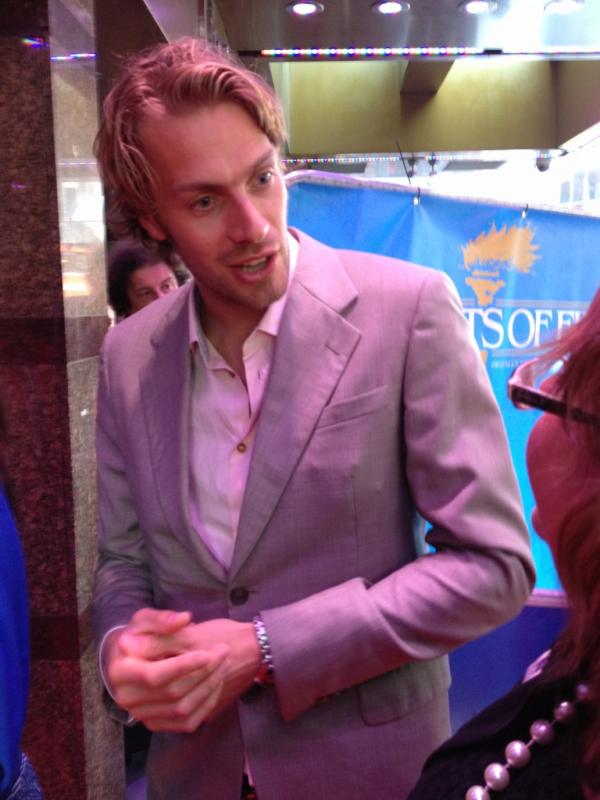 CadburyUK's tweet photo. Great to catch up with #KeepPumped star @longjumpchris outside Chariots of Fire - nearing his time to leap! http://t.co/fBh0hmzw