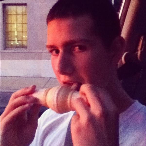 sethbrouhard's tweet image. The correct way to eat 2 ice cream cones. #doublecone