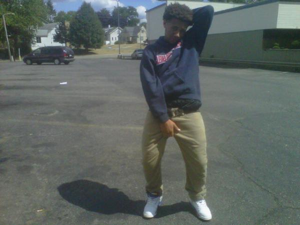 coIorings's tweet image. This is how real niggas pose! #TeamRandom