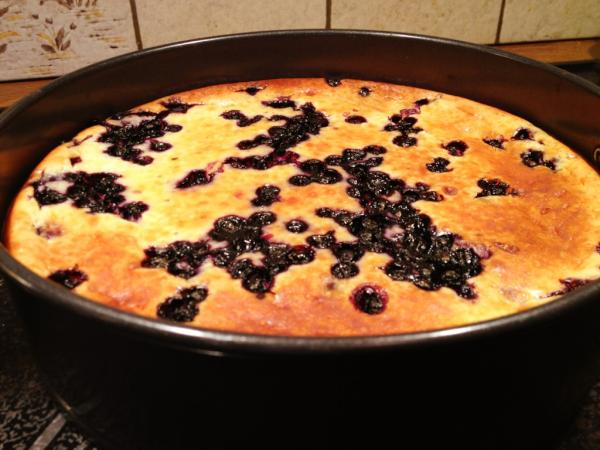 Chalakorn_ps's tweet photo. I was in my kitchen after work and baked #blueberrycheescake and #carbonara for lunch tomorrow. http://t.co/PkUtBE4A