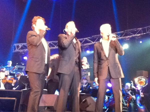 Khalilhomeissy's tweet photo. What an amazing concert, #Notre Dame de Paris! http://t.co/7HRYEv6B