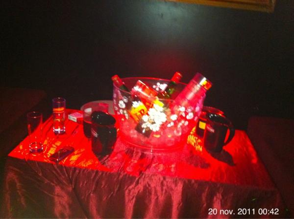 rexyparis's tweet photo. Réservez votre table pour samedi soir dans le carré VIP du Rexy. Tel 06 67 29 62 69 http://t.co/qBPSOGsk
