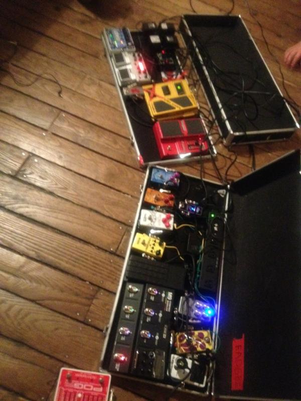 ট ইট র ラムズヘッド少佐 公公公公 あなたのペダルボードを見せてください 抽選でエフェクタープレゼント中 9v Pedalboard エロクトロハーメニックス のpogを常に薄っすらかけてphantom Fxのbellsやmotherを踏むのがシグネチャーサウンド