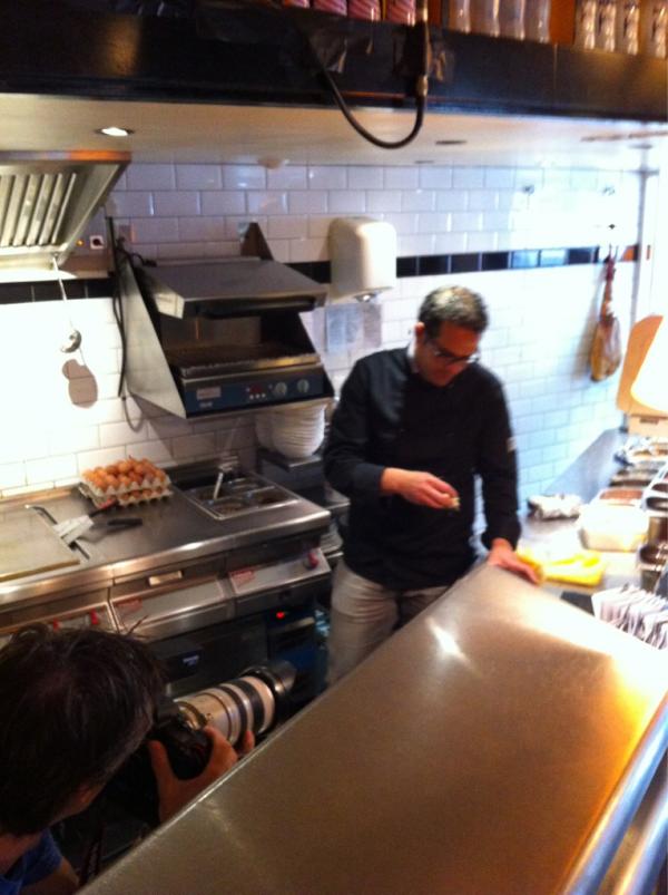 BeemsterFS's tweet photo. Fotografie van het broodje Beemster kaas bij @SamSam_Enschede http://t.co/Cl3oO4qP