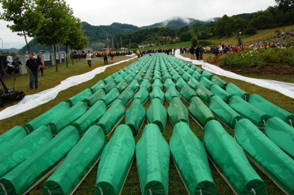 Evladi Fatihanlar Srebrenitsa yi unutmayin unuttumayin.. 11 Temmuz 1995.. #Srebrenica #Srebrenitsa