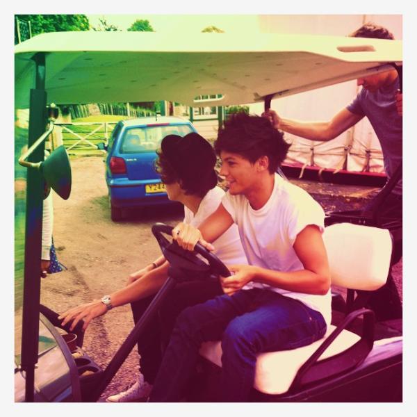 One Direction Hq Are On A Photoshoot With The Boys Today And They Have Already Run Off With Buggy 1dhqx Http T Co Netsz3tf