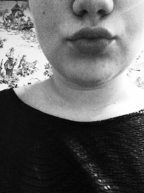 ClassyIssues's tweet image. Red lips for a simple outfit 💋