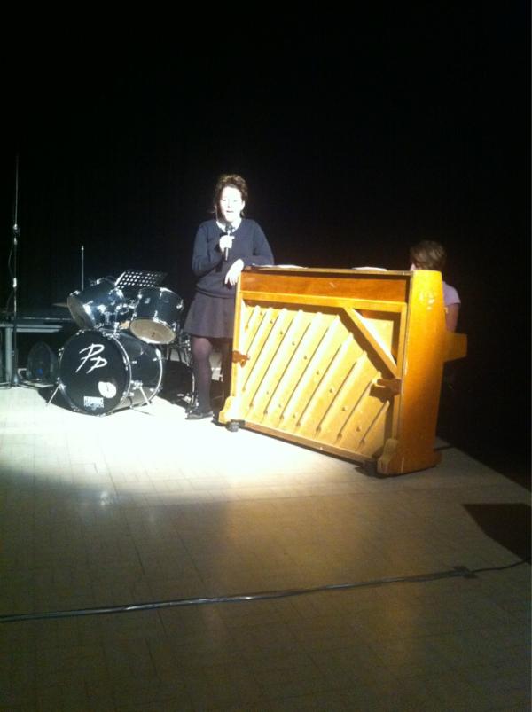 LongFieldMelton's tweet photo. Amazing performances tonight from our talented Creative Arts students #MeltonMowbray http://t.co/URay6C1c