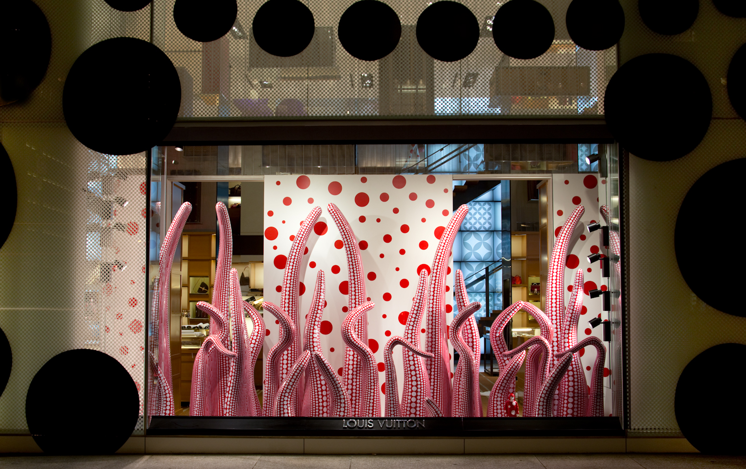 Louis Vuitton on X: Last night in #NYC, #LouisVuitton unveiled the Kusama  inspired windows at the 5th Ave Maison. Can you spot the #Kusama?   / X