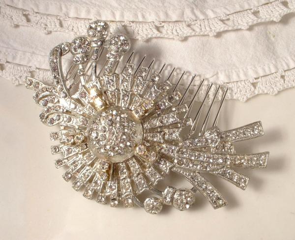 Tailored's tweet photo. Fill in the blank: My favorite hair accessory is my ___________. http://t.co/RvnCVF5f