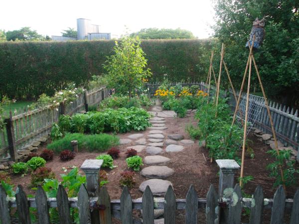 Canninglabels's tweet photo. hello everyone check out my garden http://t.co/115fmtwW