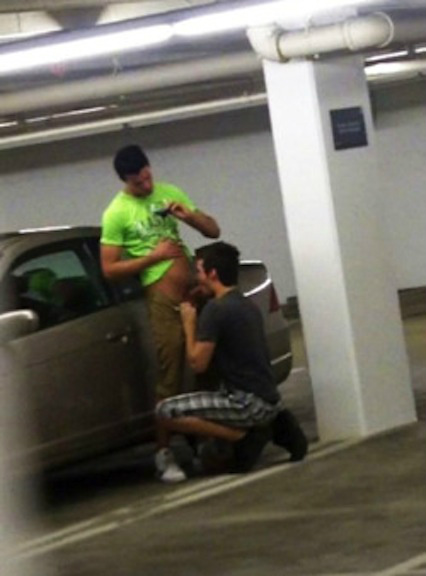 FuckMeMen's tweet image. Love the thrill of getting caught #TEAMgay #gaypictures #gayporn #gay