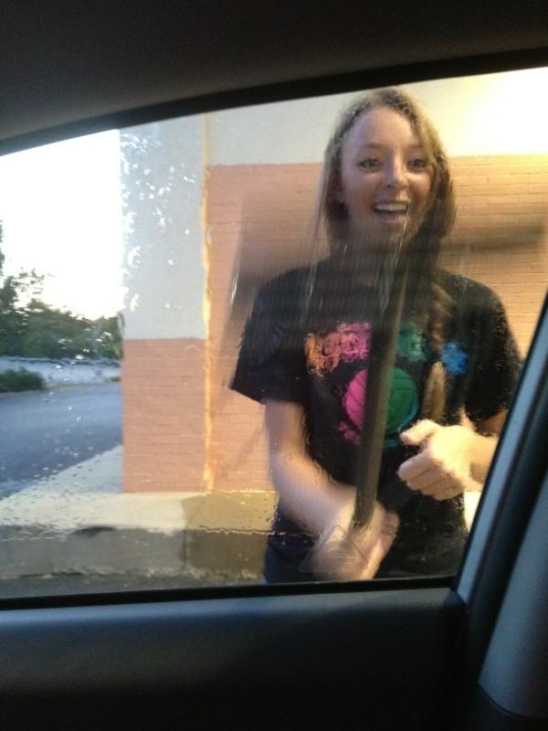 emilyhowe5's tweet image. Erin in squeegining my car #didispellthatright? #retard @ErinSpieker @em_wineinger