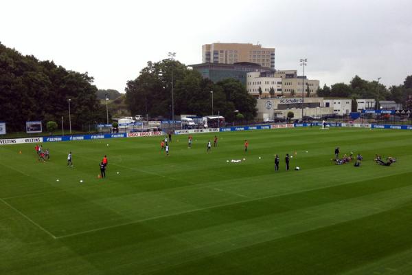 Schalke training in a grey GE today from <a href="/s04/">FC Schalke 04</a>