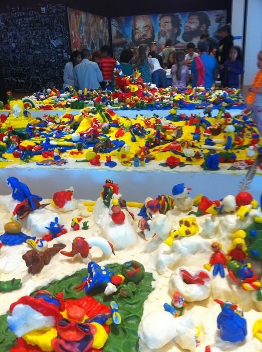 Nu in De Kunsthal: breien, het nieuwe kleien