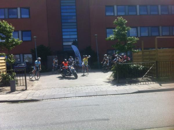 Groenflex's tweet photo. De mannen zijn onderweg voor toertocht van Vliet- Groenflex met @ctderijke http://t.co/BgOt5L7x