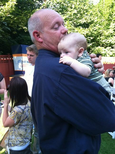 Mark4NewsNow's tweet image. #zerorez Thane giving loves. Need a better day. #holdababy.