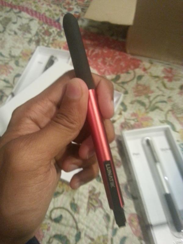 primaveron's tweet image. Red one it is. Up close and personal! #TouchPen by LunaTik