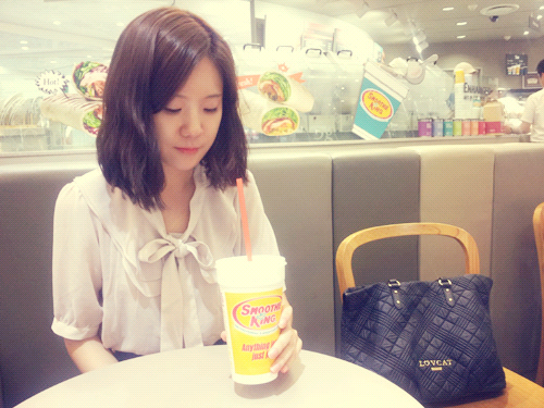eunyami's tweet photo. 스무디킹 다이어트 9일차 *.*
오렌지 카밤 + 데일리 비타민
(상큼한 오렌지 맛으로 기분 전환♥)
http://t.co/g2K86QAc http://t.co/ZWh3C1P3
