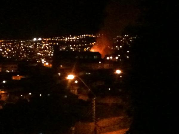 mireyacn's tweet photo. @biobio incendio grande cerro cordillera tras iglesia san francisco http://t.co/jrAHWXKp