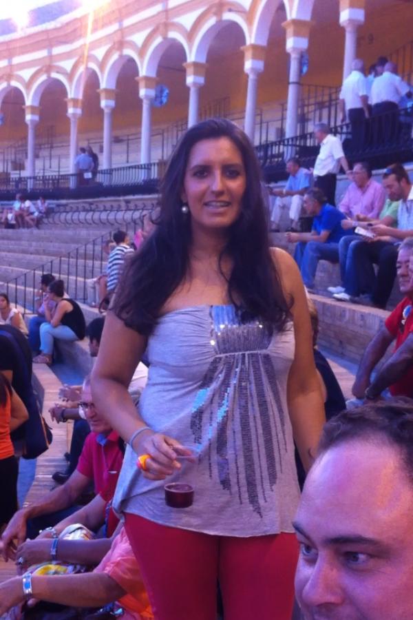 Una de novilladas!!!!!@Am3Ana <a href="/mimi3AM/">mirian alvarez</a> <a href="/CarAlvrez/">Car</a> #sevillanasmaneras
