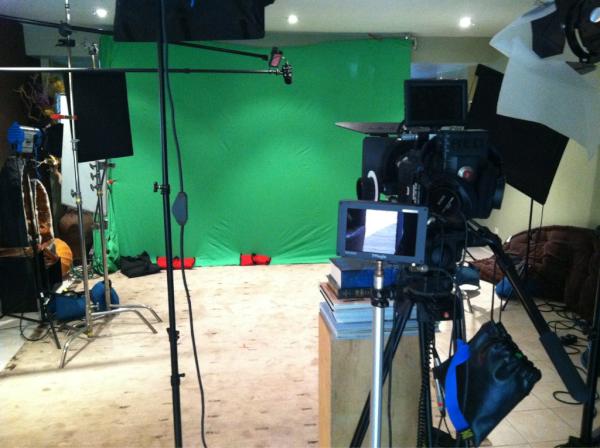 Dissolvances's tweet photo. Green screen day on the @Dissolvances set! http://t.co/ilvDPW2U
