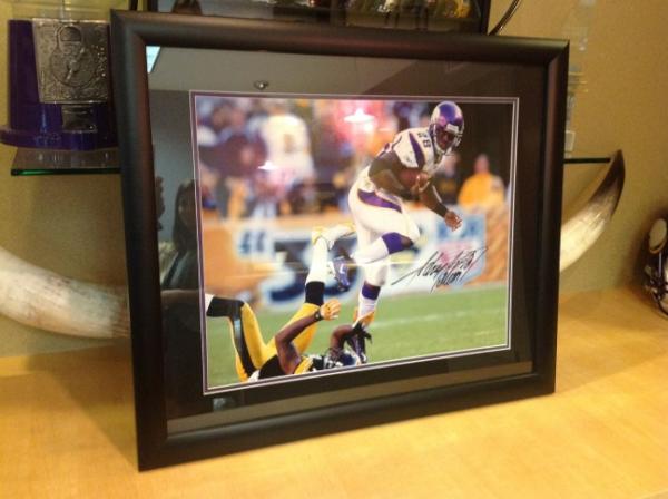 VikingsPromos's tweet image. This is our 500th tweet, so were giving away something BIG. This huge framed and SIGNED @AdrianPeterson pic! RT to win!
