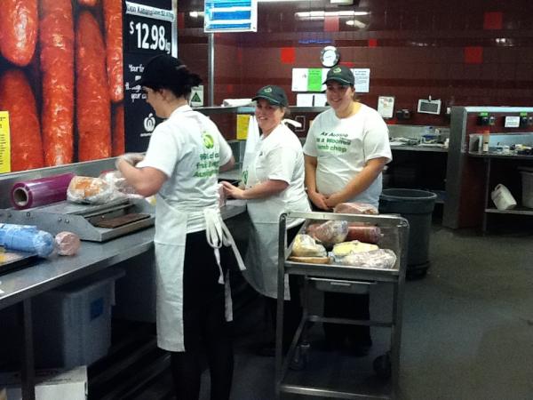 cltwittes's tweet photo. Girls preparing for a big day in deli at Stud Park:) @tjeerdjegen @ http://t.co/z1BrjXVh