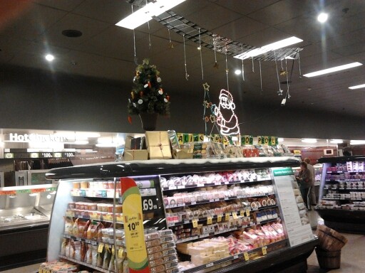 ashcoorils's tweet photo. Wishing you a Merry Christmas in July from Shellharbour #australiasfreshfoodpeople @XpressWoolies @krisricho http://t.co/Y7MAg3m9