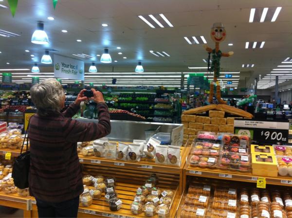 LyndallMorris's tweet photo. @JLudbrooke Even the customers are delighted with the tie up at Wilsonton. http://t.co/UqCQlhbT