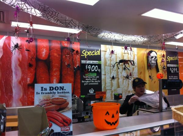 LyndallMorris's tweet photo. @JLudbrooke Friday the 13th tie up - Wilsonton Deli http://t.co/iytNmoiH