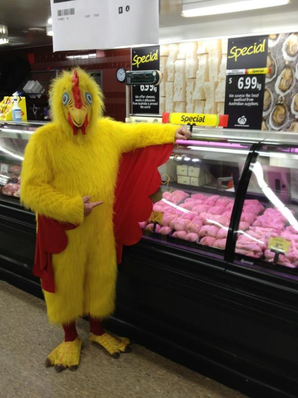 QCarlowe's tweet photo. Chicken man also selling our chicken breast fillets http://t.co/SSjtROw0