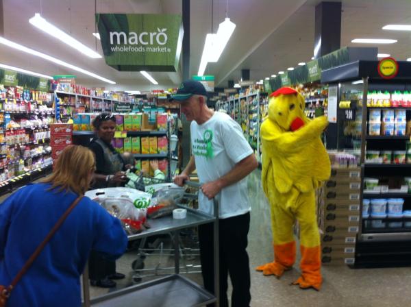 RKing222's tweet photo. Fantastic engagement at Clifford Gardens, customers loving the chicken man @JLudbrooke http://t.co/UAEkZNR6