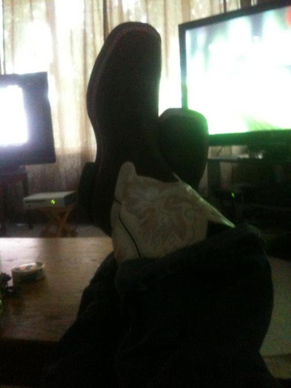 tyson_peters's tweet photo. #Slickasfuck #shitkickers http://t.co/Xw44SF4h