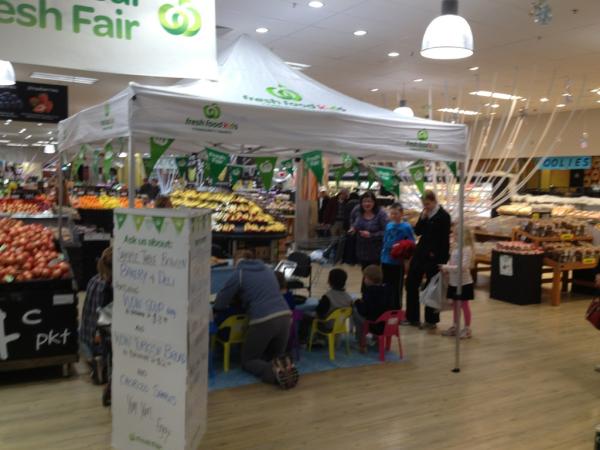 bert_vandenberg's tweet photo. @tjeerdjegen kids loving making their own cupcakes cupcakes but more importantly eating them at Warringah Mall. http://t.co/1Ku4Gvl1