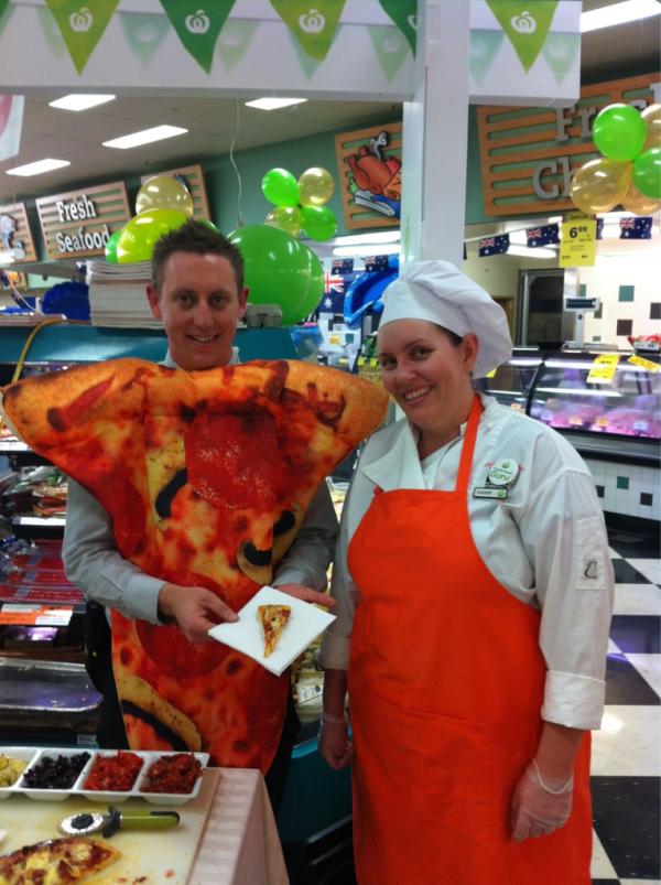 ESavy1's tweet photo. @JLudbrooke @MichaelWiegman Jay our pizza man http://t.co/EDlb1fT7