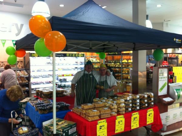 DPattemore's tweet photo. #woolworthsfreshfair@tjeerdjegen @Murp1961 @JLudbrooke @kevindhnaram Meeting the bakers at Wynnum http://t.co/3SeTedrU