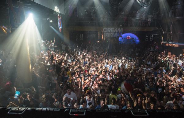 aboveandbeyond's tweet photo. There was a lot of love in this room tonight. Thanks for being part of it! p&amp;t - more pics here:  https://t.co/rUrRtc9f http://t.co/HeufjPgn