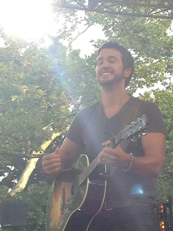 GMA's tweet photo. RT @samchampion: Come party in the park this morning!! #GMALukeBryan http://t.co/XClDhsBV