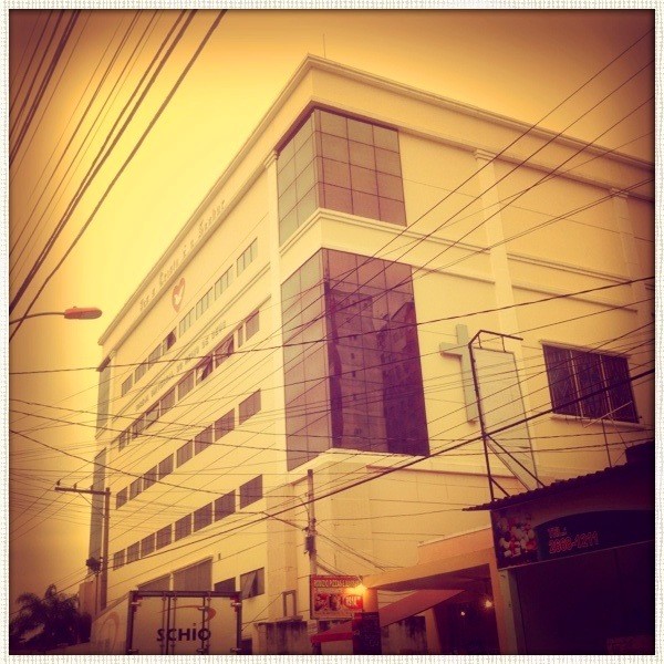 kekelfg's tweet image. Com tanto fios a #NetVirtual diz q não tem poste kkkk