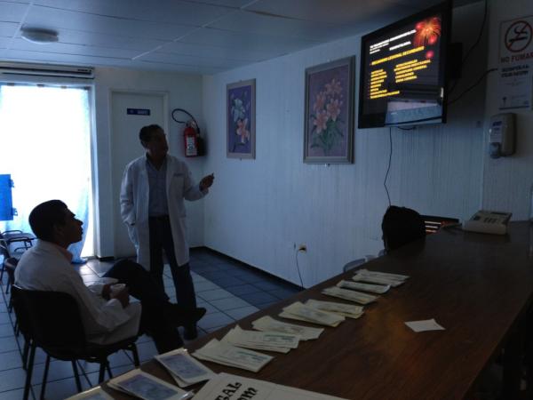 CeracomImagen's tweet photo. El Dr. Victor Flores Sabiaga, primer Neurocirujano en el Estado hablando del tema: “Traumatismo Craneoencefálico”. http://t.co/qs6BF67l