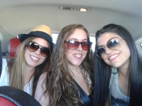 Laura_lnm's tweet photo. "@EsmeAyuso: @Laura_lnm @Noe7torre SOL,PLAYA Y ARENAAAA!!!* http://t.co/uAYF5dPm" Que comience la aventuraaaa!! :))