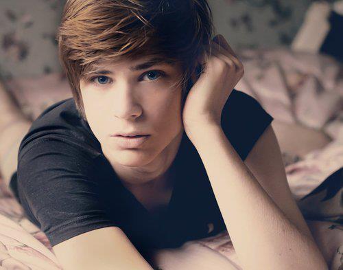 hotguys_'s tweet photo. awh, he's so cute. http://t.co/Ot2VQxCA