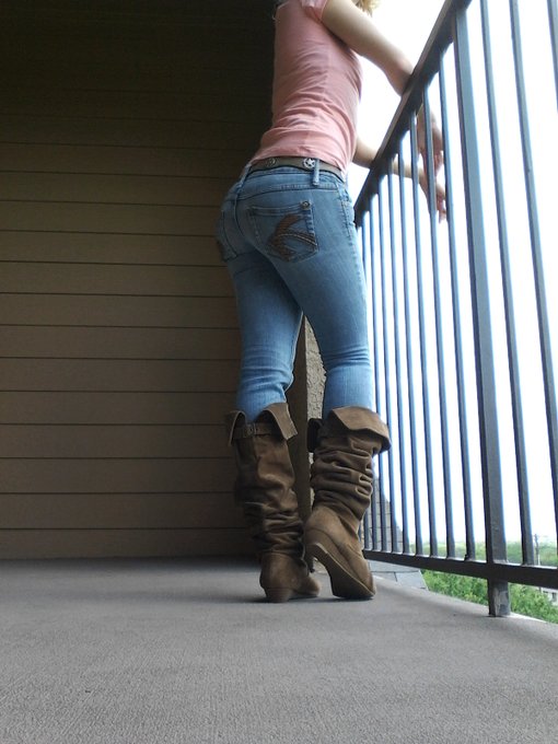 Lovin my new boots xoxoxo http://t.co/KNXWvRWW<a href="/tag/mirrormonday"class="tags"><span>#mirrormonday</span></a>