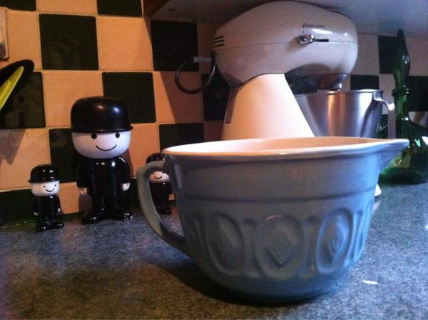 PurpleMoonCakes's tweet image. Hubby came home from shopping saying he&apos;s treated me then forgot the eggs #planbackfired