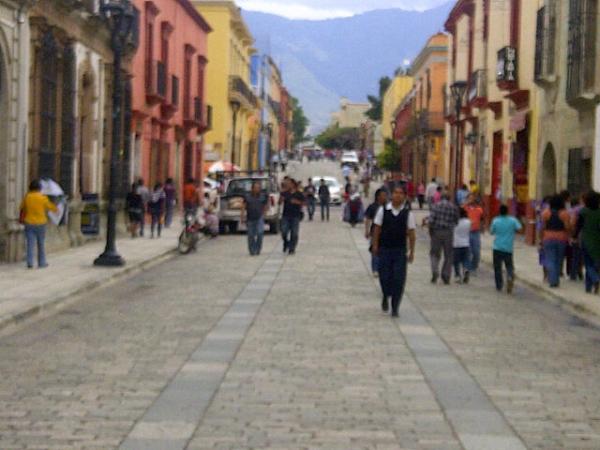 CasaVertiz's tweet photo. Que tal un paseo por el andador en la Bella Oaxaca!! http://t.co/mfm4YVUn