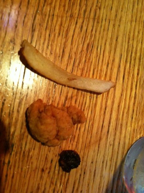 Coach_Piv's tweet image. I got chips and queso for dinner... As I ate, I found these 3 items in my basket #applebees #notpaying